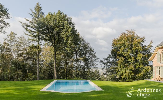 Gerumiges Ferienhaus mit Pool in Dinant, Ardennen