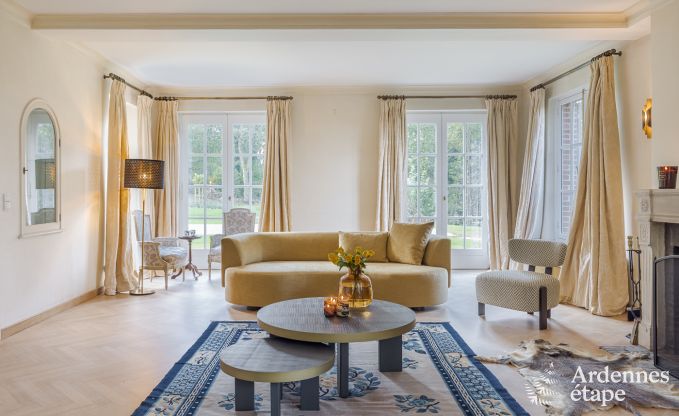 Gerumiges Ferienhaus mit Pool in Dinant, Ardennen