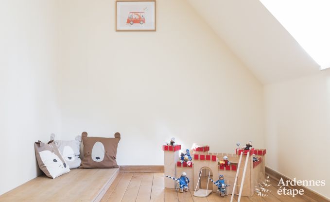 Gerumiges Ferienhaus mit Pool in Dinant, Ardennen