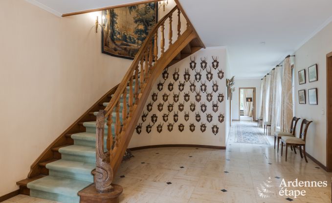 Gerumiges Ferienhaus mit Pool in Dinant, Ardennen