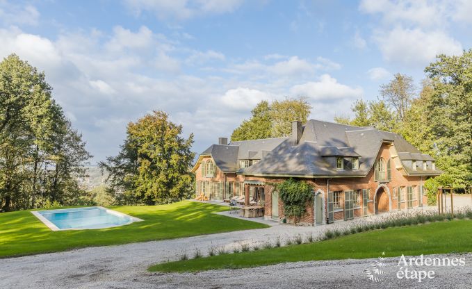 Gerumiges Ferienhaus mit Pool in Dinant, Ardennen
