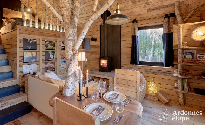 Romantisches Chalet Doische: handgefertigt, Holzofen, privater Garten, geeignet f�r 2 Personen