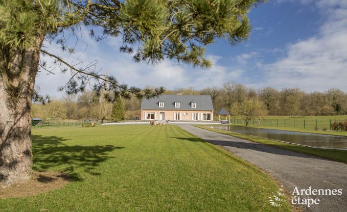 Luxusvilla f�r 8 Personen in Doische: Infrarotkabine, Jacuzzi, Kassettenkamin, Teich und privater Garten