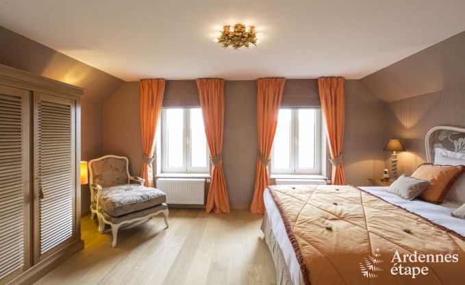 Luxusvilla f�r 8 Personen in Doische: Infrarotkabine, Jacuzzi, Kassettenkamin, Teich und privater Garten