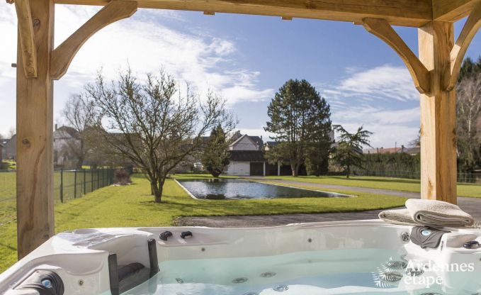 Luxusvilla f�r 8 Personen in Doische: Infrarotkabine, Jacuzzi, Kassettenkamin, Teich und privater Garten