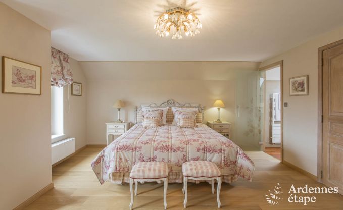 Luxusvilla f�r 8 Personen in Doische: Infrarotkabine, Jacuzzi, Kassettenkamin, Teich und privater Garten