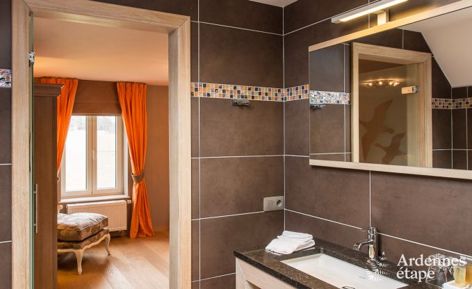 Luxusvilla f�r 8 Personen in Doische: Infrarotkabine, Jacuzzi, Kassettenkamin, Teich und privater Garten