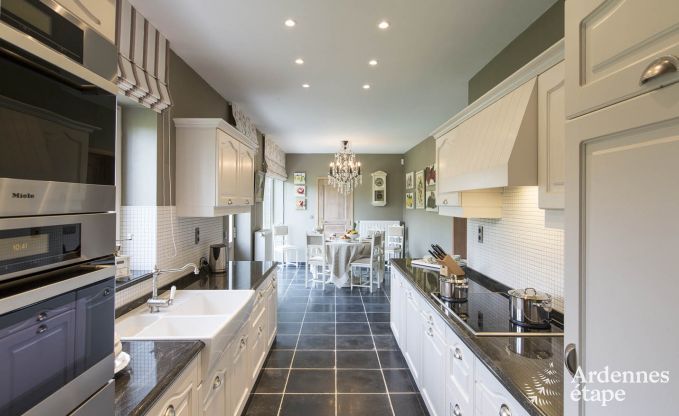 Luxusvilla f�r 8 Personen in Doische: Infrarotkabine, Jacuzzi, Kassettenkamin, Teich und privater Garten