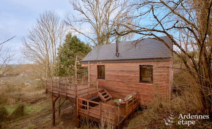 Romantisches Chalet Doische: handgefertigt, Holzofen, privater Garten, geeignet f�r 2 Personen