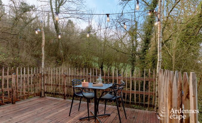 Romantisches Chalet Doische: handgefertigt, Holzofen, privater Garten, geeignet f�r 2 Personen