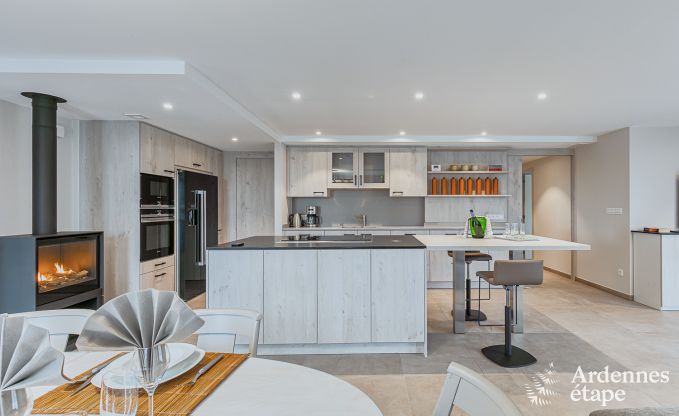 Ferienhaus in Doische: komfortabler Aufenthalt f�r 19 Personen mit Spielzimmer, privatem Garten und in der N�he von Dinant