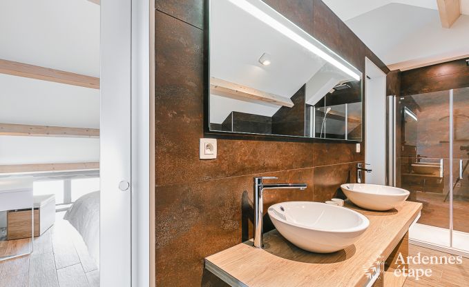 Ferienhaus in Doische: komfortabler Aufenthalt f�r 19 Personen mit Spielzimmer, privatem Garten und in der N�he von Dinant