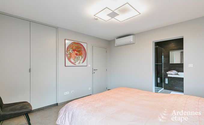 Ferienhaus in Doische: komfortabler Aufenthalt f�r 19 Personen mit Spielzimmer, privatem Garten und in der N�he von Dinant