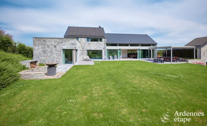 Ferienhaus in Doische: komfortabler Aufenthalt f�r 19 Personen mit Spielzimmer, privatem Garten und in der N�he von Dinant