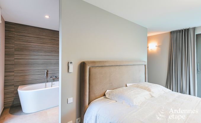 Ferienhaus in Doische: komfortabler Aufenthalt f�r 19 Personen mit Spielzimmer, privatem Garten und in der N�he von Dinant