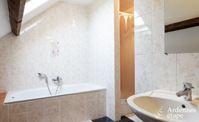 Ferienhaus in Durbuy: 32 Personen, 12 Schlafzimmer, privater Garten, Herz der belgischen Ardennen