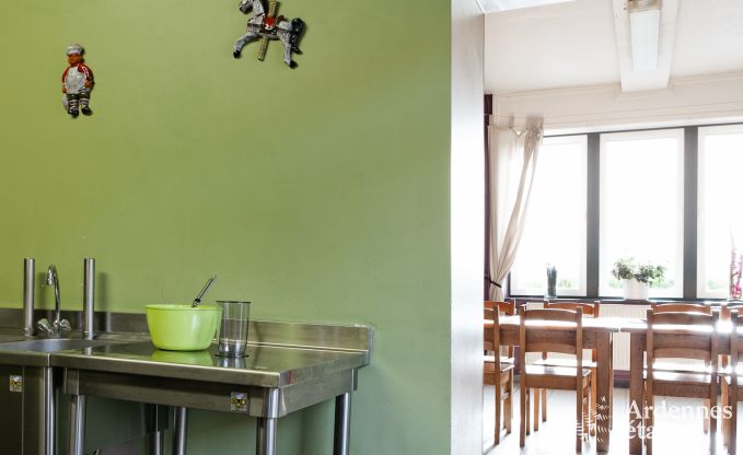 Ferienhaus in Durbuy: 32 Personen, 12 Schlafzimmer, privater Garten, Herz der belgischen Ardennen