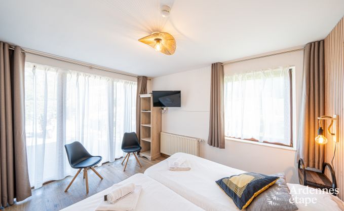 Chalet in Durbuy f�r 12 Personen mit Jacuzzi, Sauna, Holzofen und Schwimmbad