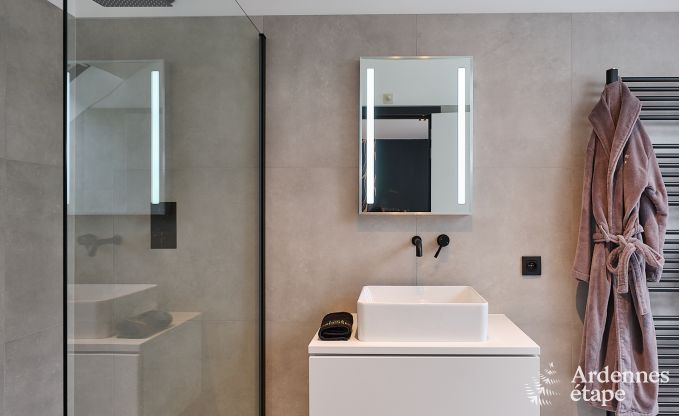 Luxusvilla in Durbuy fr 8 Personen mit Jacuzzi, Sauna, berdachtem Terrasse und Privatgarten