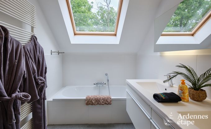 Luxusvilla in Durbuy fr 8 Personen mit Jacuzzi, Sauna, berdachtem Terrasse und Privatgarten