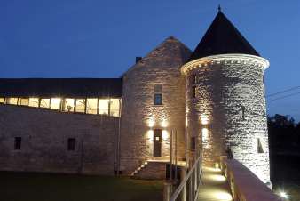 Prachtvoller Schlossbauernhof für 18 Personen in Durbuy