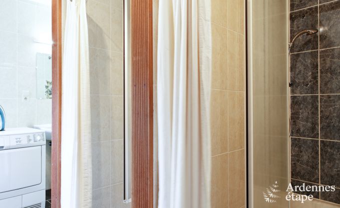 Ferienhaus in Durbuy: 32 Personen, 12 Schlafzimmer, privater Garten, Herz der belgischen Ardennen