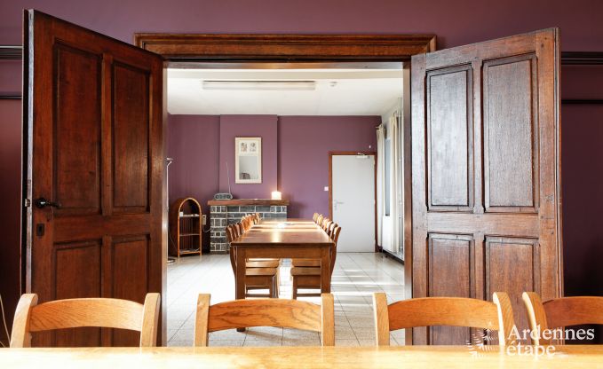 Ferienhaus in Durbuy: 32 Personen, 12 Schlafzimmer, privater Garten, Herz der belgischen Ardennen