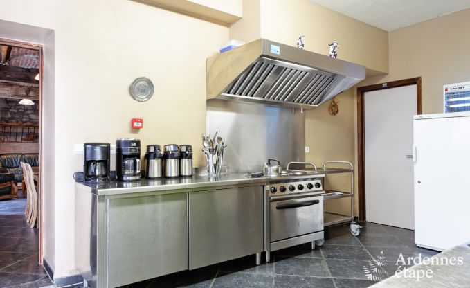 Ferienhaus in Durbuy: 32 Personen, 12 Schlafzimmer, privater Garten, Herz der belgischen Ardennen