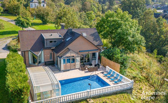 Chalet in Durbuy fr 12 Personen mit Jacuzzi, Sauna, Holzofen und Schwimmbad