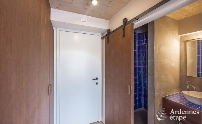 Gerumiges Ferienhaus in Ereze mit Schwimmbad und Fitnessraum fr 38 Sportler