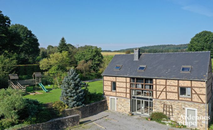 Gerumiges Ferienhaus in Ereze mit Schwimmbad und Fitnessraum fr 38 Sportler