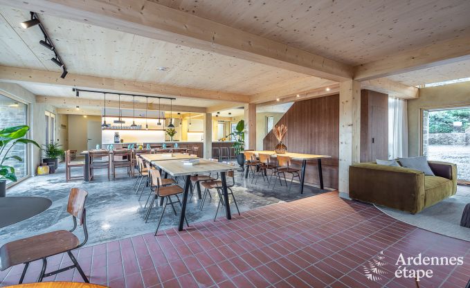 Gerumiges Ferienhaus in Ereze mit Schwimmbad und Fitnessraum fr 38 Sportler