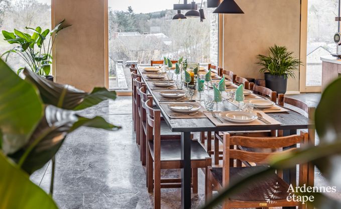 Gerumiges Ferienhaus in Ereze mit Schwimmbad und Fitnessraum fr 38 Sportler