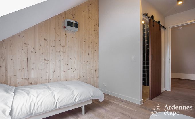 Gerumiges Ferienhaus in Ereze mit Schwimmbad und Fitnessraum fr 38 Sportler