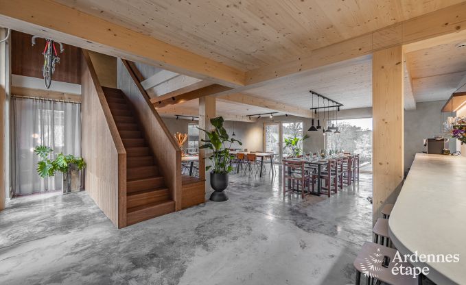 Gerumiges Ferienhaus in Ereze mit Schwimmbad und Fitnessraum fr 38 Sportler