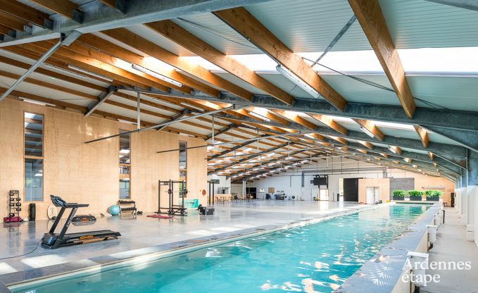 Gerumiges Ferienhaus in Ereze mit Schwimmbad und Fitnessraum fr 38 Sportler