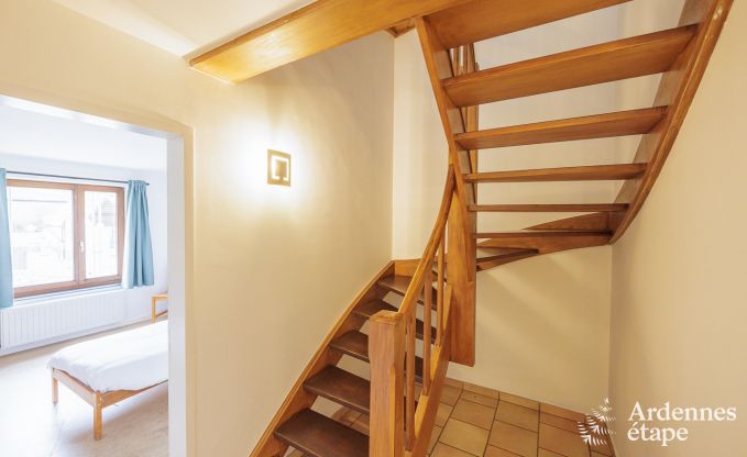 Gerumiges Ferienhaus in Ereze mit Schwimmbad und Fitnessraum fr 38 Sportler