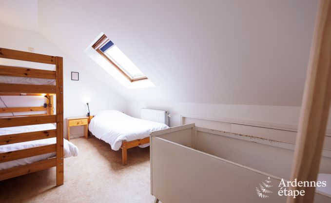 Gerumiges Ferienhaus in Ereze mit Schwimmbad und Fitnessraum fr 38 Sportler