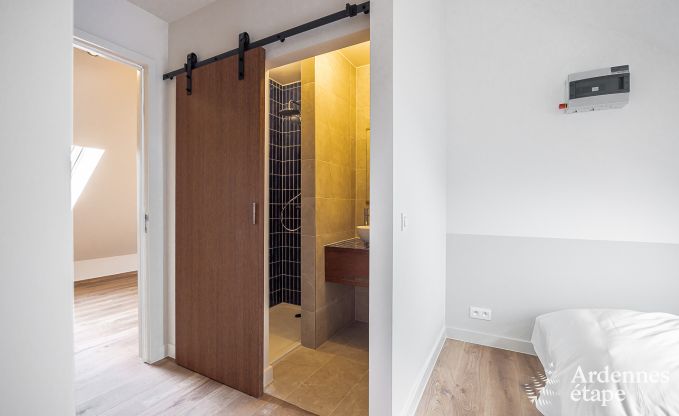 Gerumiges Ferienhaus in Ereze mit Schwimmbad und Fitnessraum fr 38 Sportler