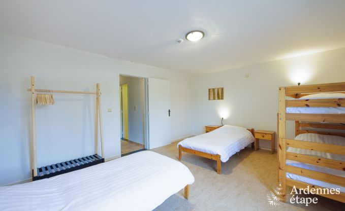 Gerumiges Ferienhaus in Ereze mit Schwimmbad und Fitnessraum fr 38 Sportler