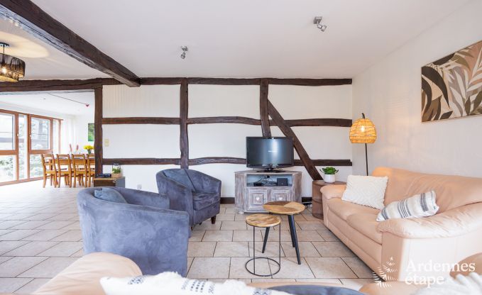 Gerumiges Ferienhaus in Ereze mit Schwimmbad und Fitnessraum fr 38 Sportler