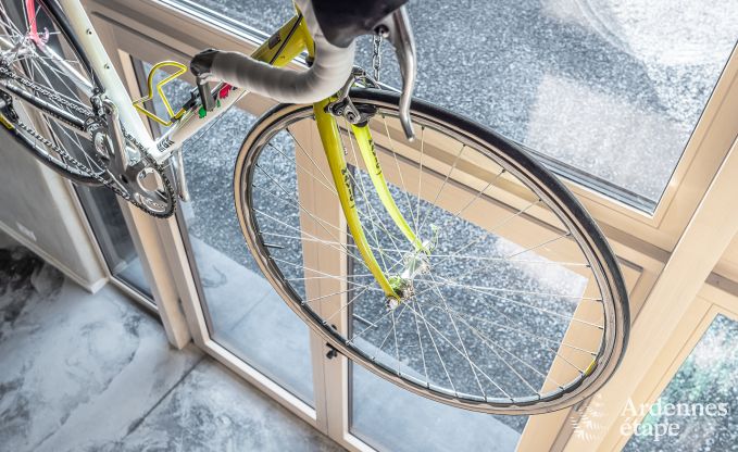 Gerumiges Ferienhaus in Ereze mit Schwimmbad und Fitnessraum fr 38 Sportler