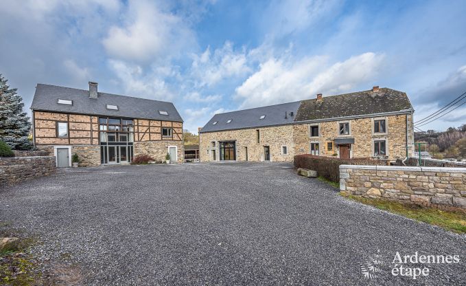 Gerumiges Ferienhaus in Ereze mit Schwimmbad und Fitnessraum fr 38 Sportler