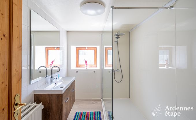 Ferienhaus mit �berdachter Whirlpool Erez�e 16 Pers. Ardennen