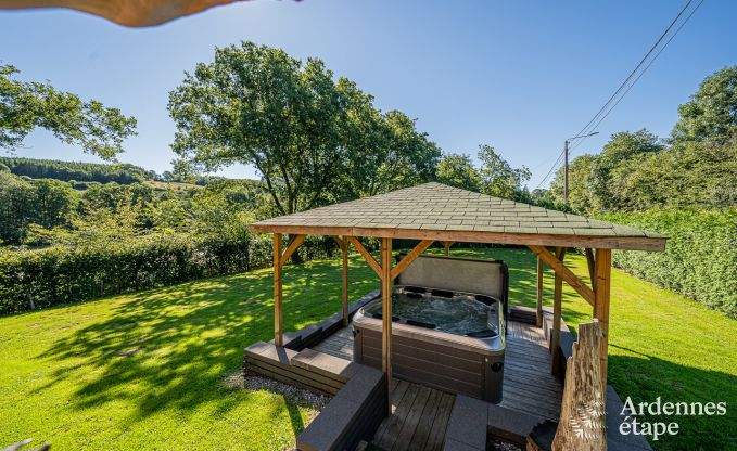 Ferienhaus mit �berdachter Whirlpool Erez�e 16 Pers. Ardennen