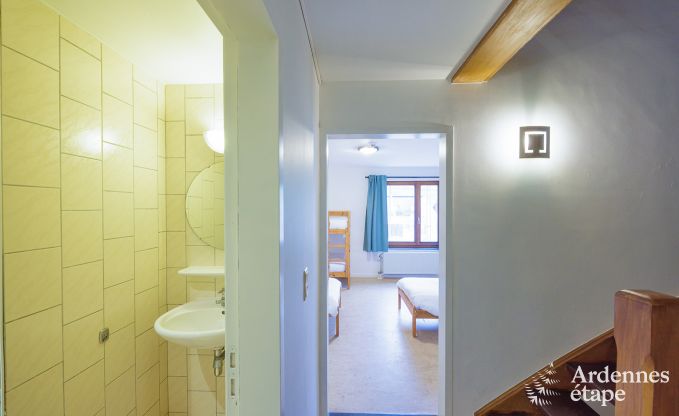 Gerumiges Ferienhaus in Ereze mit Schwimmbad und Fitnessraum fr 38 Sportler