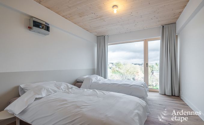 Gerumiges Ferienhaus in Ereze mit Schwimmbad und Fitnessraum fr 38 Sportler