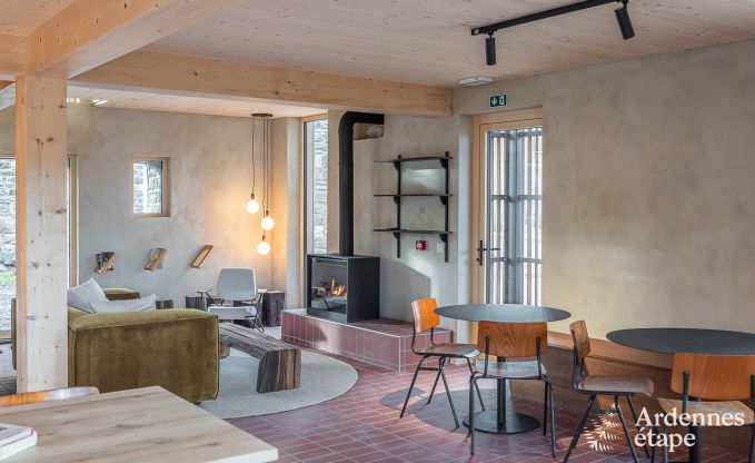 Gerumiges Ferienhaus in Ereze mit Schwimmbad und Fitnessraum fr 38 Sportler