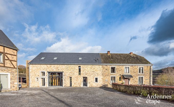 Gerumiges Ferienhaus in Ereze mit Schwimmbad und Fitnessraum fr 38 Sportler