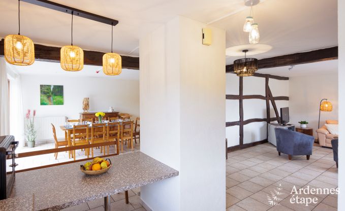 Gerumiges Ferienhaus in Ereze mit Schwimmbad und Fitnessraum fr 38 Sportler